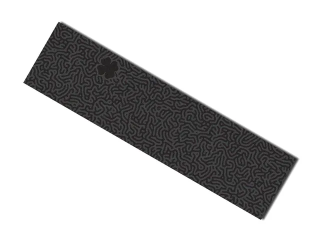 lucky-prospect-maze-griptape-114-x-559-mm image 1